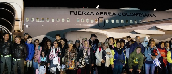 Llegan a Bogotá los primeros 110 colombianos procedentes de Israel